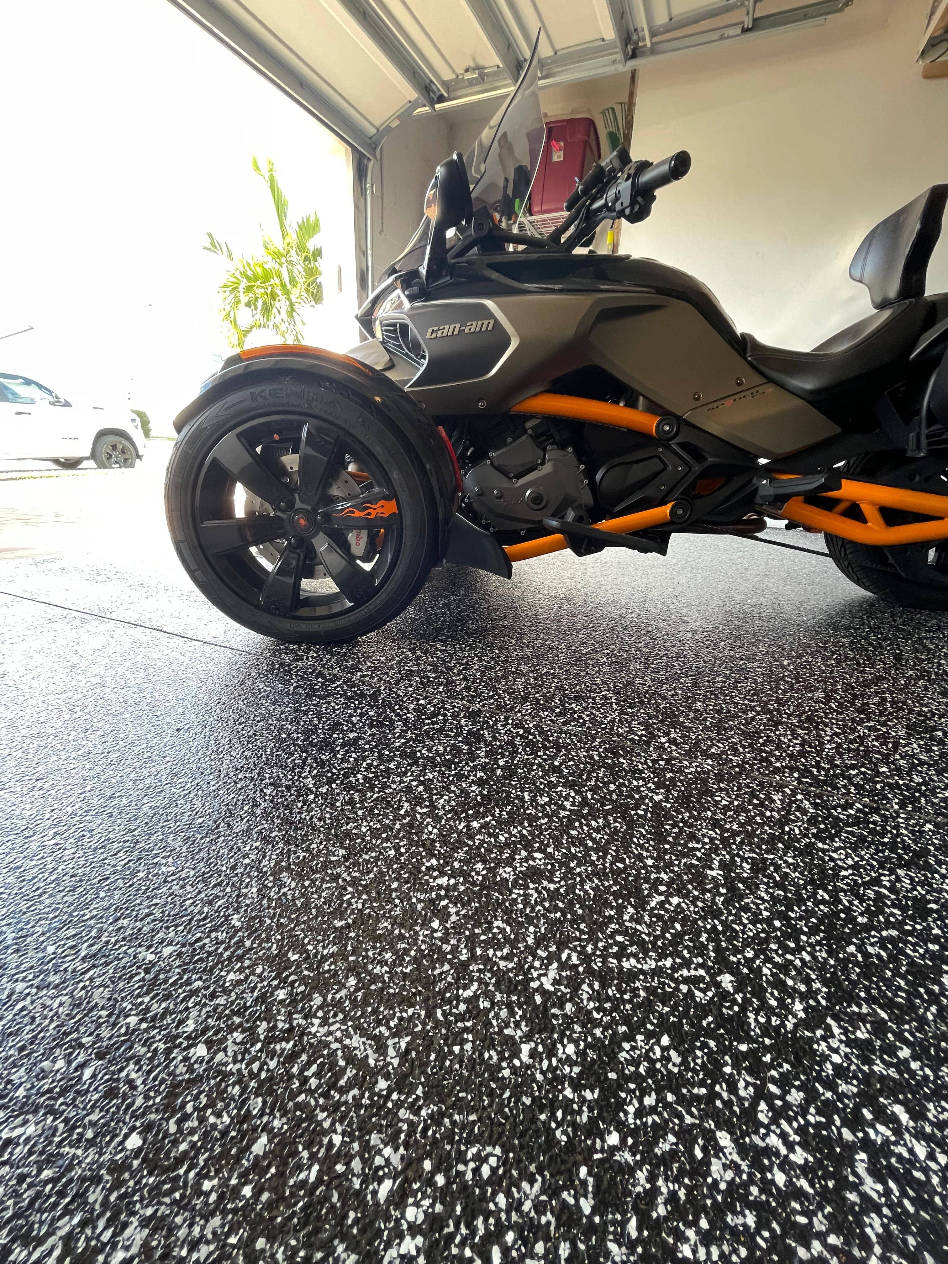 Finished epoxy floor in Florida garage